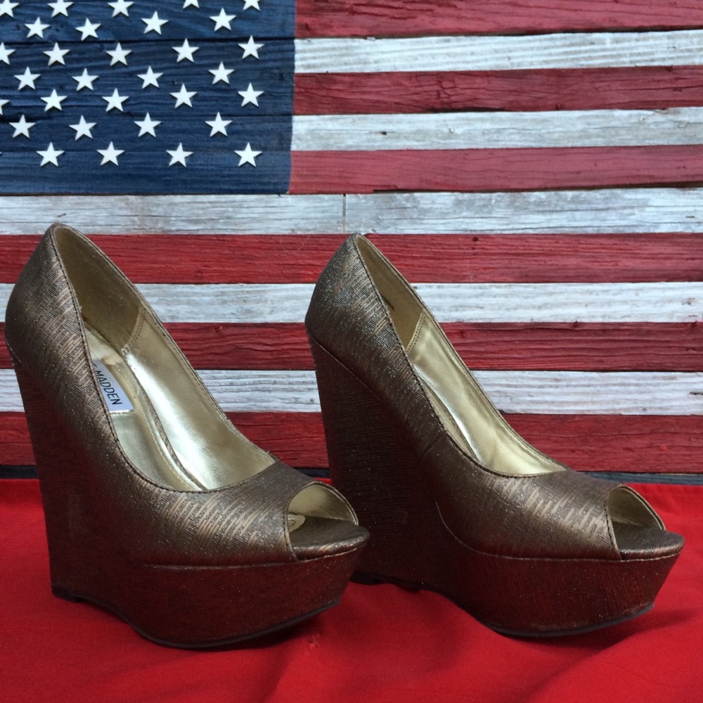 Gold Plataform Heels